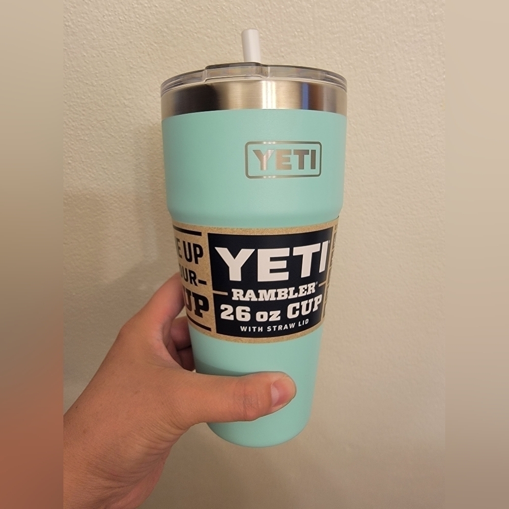 NWT Yeti 26 oz Rambler with Straw in Seafoam